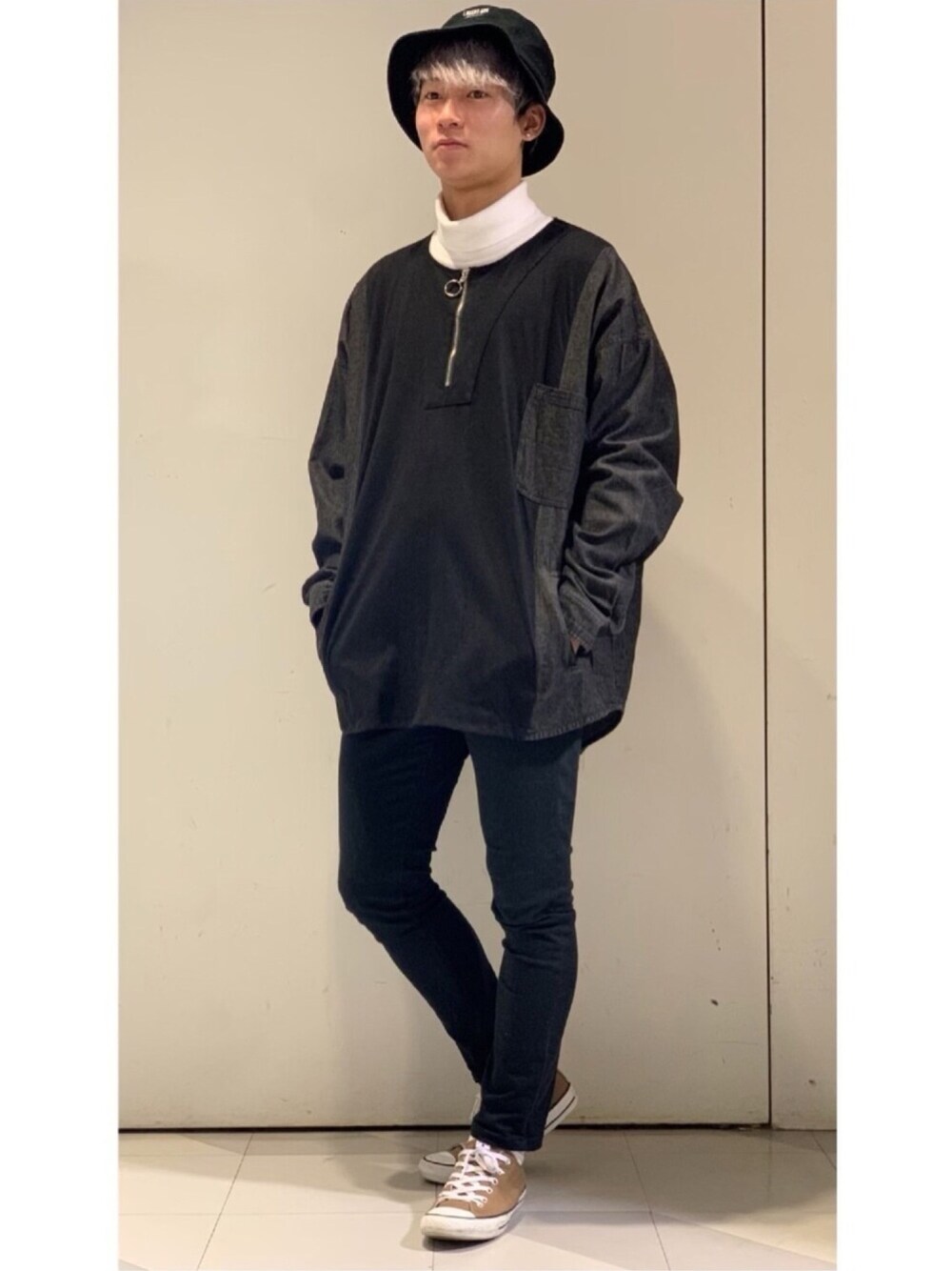 「ハーフジップ、リングジップ、ノーカラー、リメイク、オーバーサイズ、低身長コーデ、CASPER JOHN」｜「CASPER JOHNのRemake Half-Zip Sweat/リメイクハーフジップスウェット（スウェット、ブラック系）」を使った、YUKIさん（メンズ・168cm）の冬コーディネートの1枚目の写真