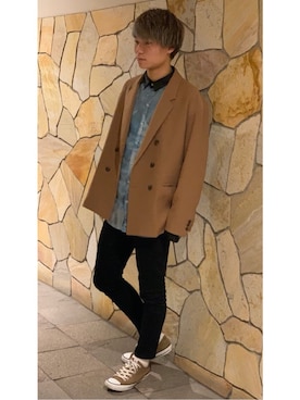 A CASPER JOHN HEP FIVE店 employee YUKI is wearing Casper John "Drape Over Double Tailored Jacket/ドレープオーバーダブルテーラード"