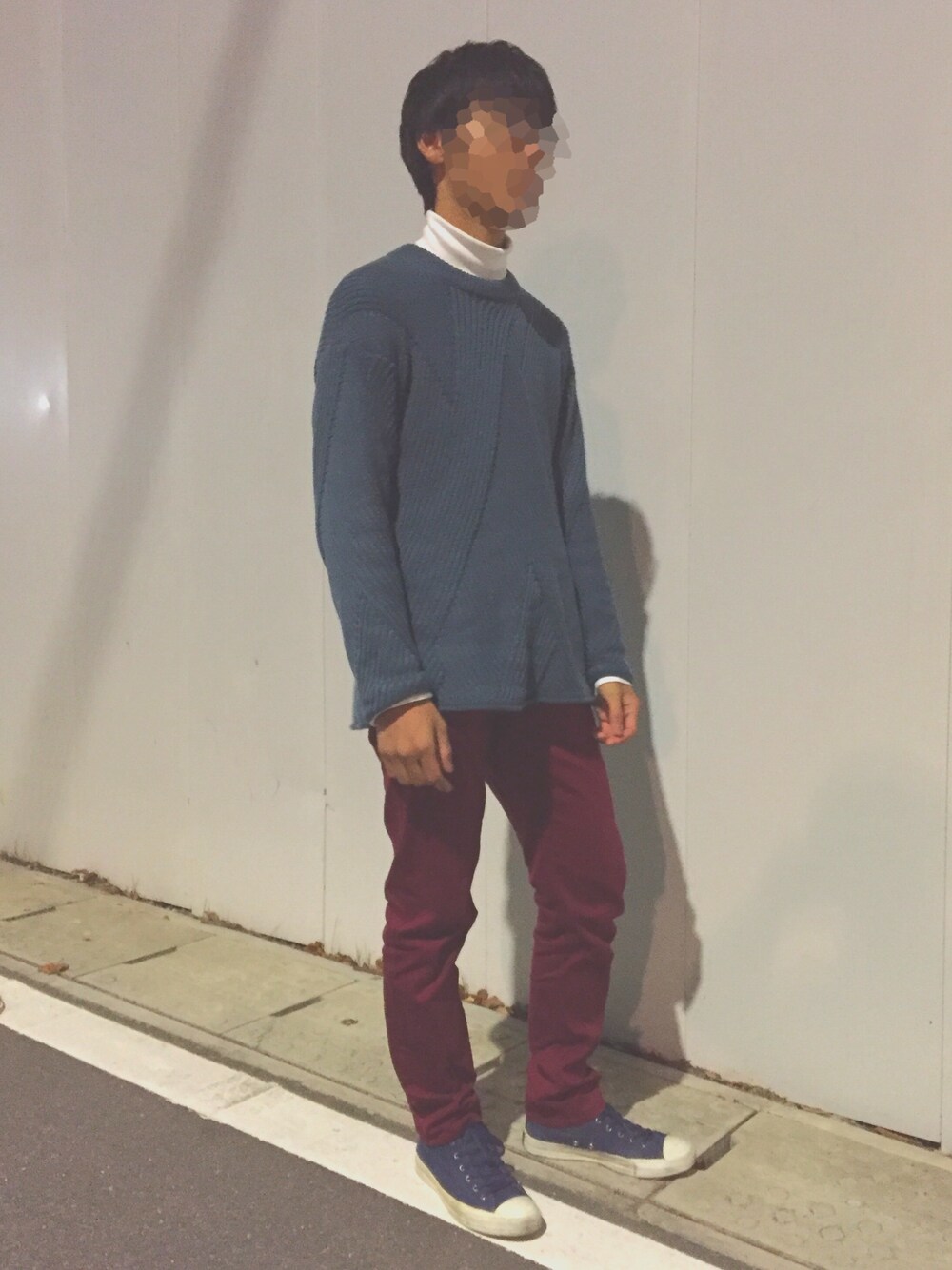 「大人カジュアル、シンプル、ラフ、休日スタイル、ゆるコーデ、冬、converse、スキニーデニム、冬コーデ、おしゃれさんと繋がりたい」｜「SENSE OF PLACE by URBAN RESEARCHのランダムアゼビッグセーター（ニット/セーター、ブルー系）」を使った、Kyaさん（メンズ・173cm）の秋コーディネートの1枚目の写真