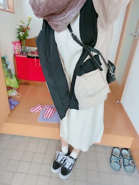 「ニットワンピース」｜「アイテム（マウンテンパーカー）」を使った、神奈さん（レディース・153cm）の冬コーディネート