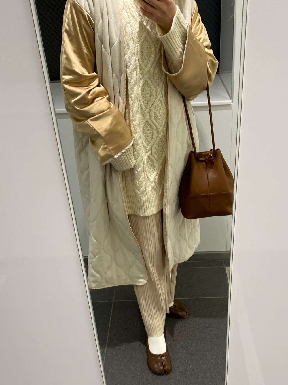 「秋冬コーデ、ホワイトコーデ、ブラウンコーデ、eimy_ootd、eim_dailycode、ym_code‪‪☺︎、淡色女子」｜「Amiurのアイテム（ジャケット/アウター、ベージュ系）」を使った、ymm15さん（レディース・169cm）の冬コーディネートの1枚目の写真
