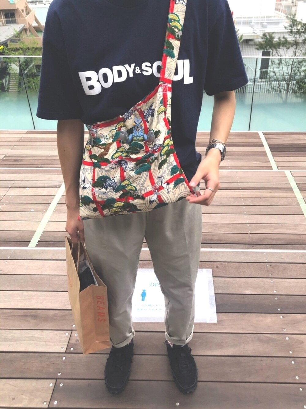 「KENZO、シェフパンツ、BLACKcommedesgarcons、NIKE、サコッシュ、GU、HUMAN MADE、Girls don't cry、メゾンくみえ、鶴」｜「バルタン星人のアイテム（おもちゃ、ブルー系）」を使った、こむさん（メンズ・170cm）の夏コーディネートの1枚目の写真