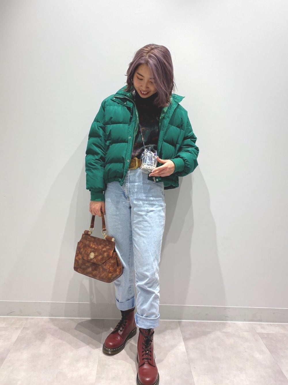 「Dr. Martensのアイテム（ブーティ、レッド系）」を使った、かーぼっこんさん（レディース・162cm）の秋コーディネートの1枚目の写真