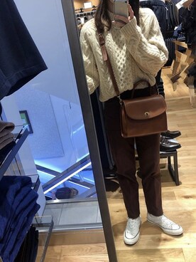 「COACH（コーチ）のアイテム（ショルダーバッグ、ブラウン系）」を使った、anriさん（レディース・160cm）の冬コーディネート