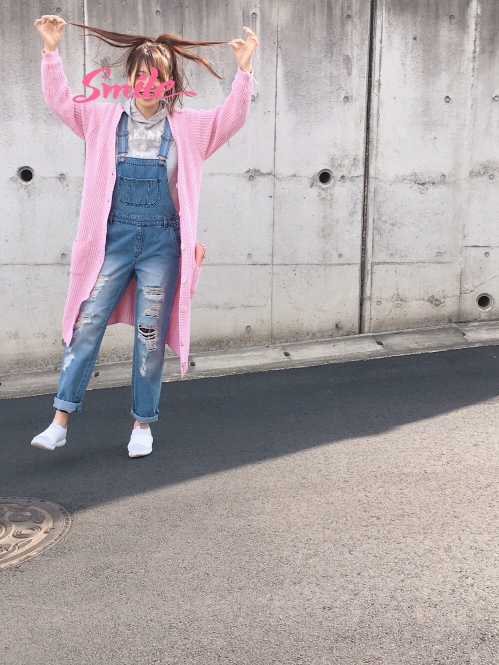 「休日スタイル、ラフ、オーバーオール、オトナカジュアル、GU、スプリングSENSEOFPLACE、ootd」｜「GUのアイテム（サロペット/オーバーオール、ブルー系）」を使った、mi_richaさん（レディース・160cm）の春コーディネートの1枚目の写真