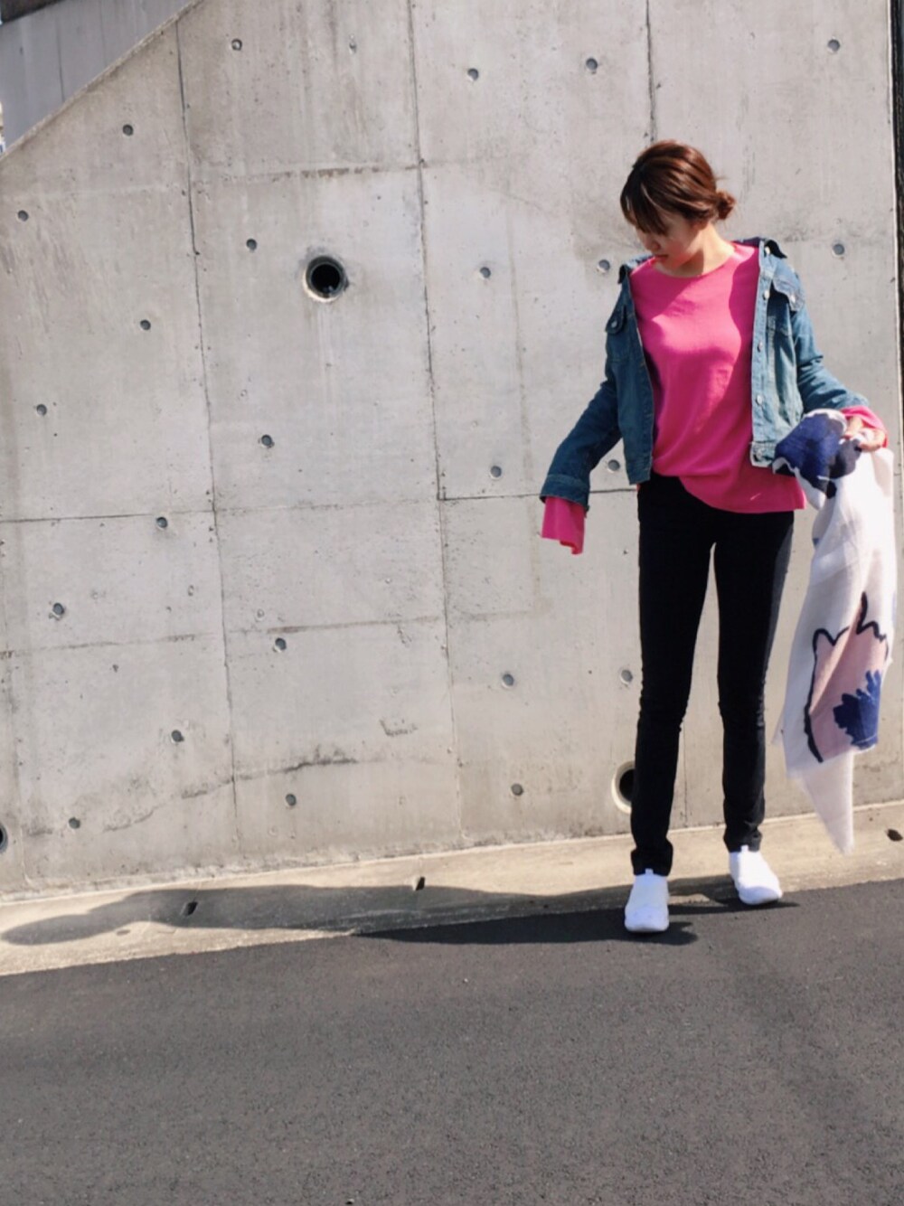 「はるコーデ、プチプラ、きれいめカジュアル、ootd、大人カジュアル、ピンク、デニム、ジャケット、スプリングSENSEOFPLACE」｜「GUのアイテム（デニムジャケット、ブルー系）」を使った、mi_richaさん（レディース・160cm）の春コーディネートの1枚目の写真