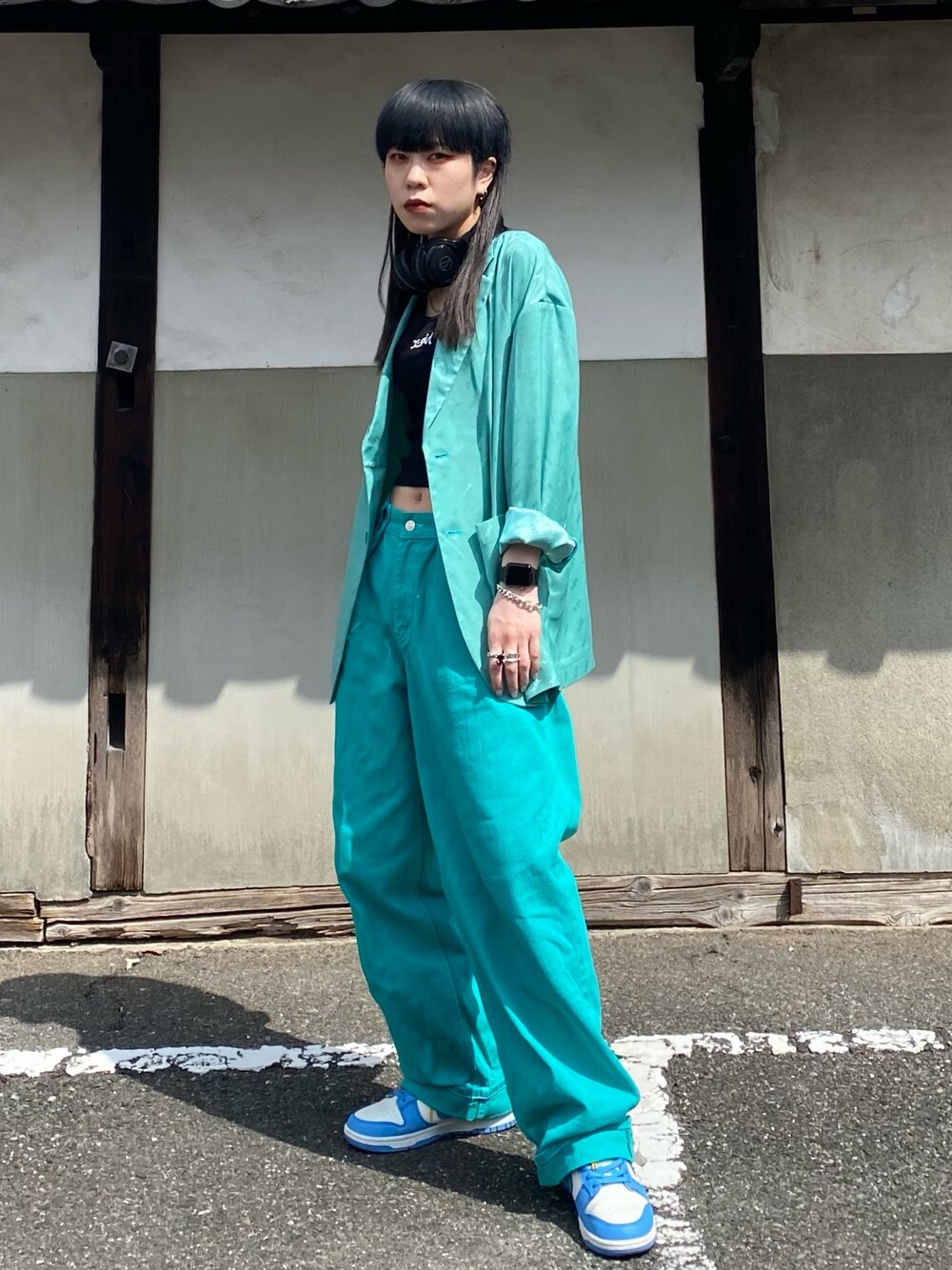 「xgirl、x-girl、NIKE、春コーデ、デニム、タンクトップ、ジャケット、春色、同系色コーデ、ストリート」｜「X-girlのMILLS LOGO JACQUARD JACKET（ブルゾン、グリーン系）」を使った、早川 弥吹さん（レディース・158cm）の春コーディネートの1枚目の写真