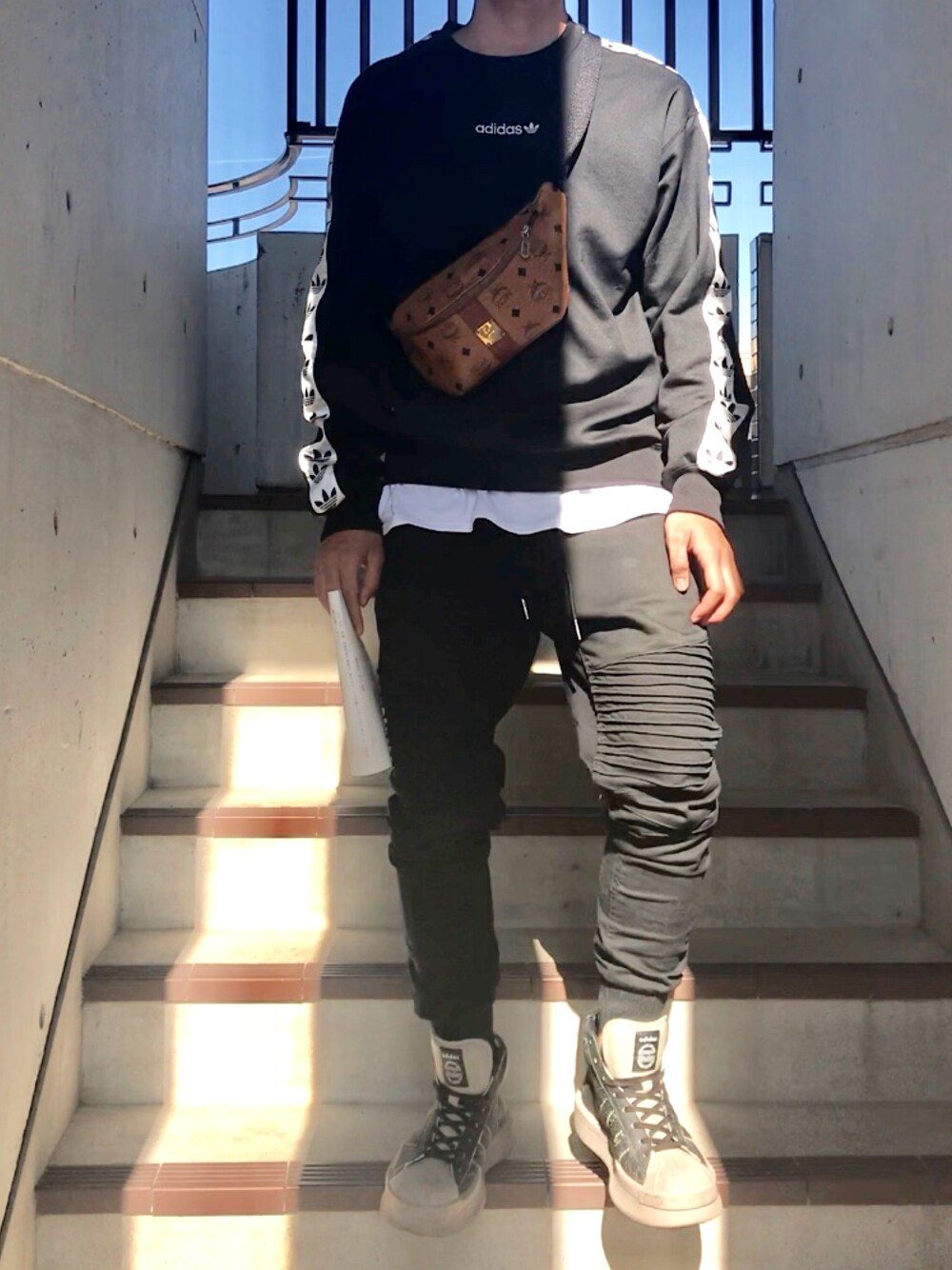 「アディダス、アディダスオリジナルス、adidas、adidas originals、RICK OWENS、RickOwens×adidas、MCM、黒、黒コーデ、モード」｜「adidas Originalsのアイテム（スウェット、ブラック系）」を使った、Aymさん（メンズ・163cm）の秋コーディネートの1枚目の写真