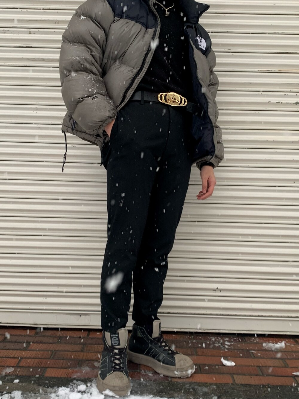 「シンプル、ダウンジャケット、THE NORTH FACE、ヌプシ、Vivienne Westwood、RickOwens×adidas、いいね、save、フォローお願いします🤑、黒コーデ、低身長男子」｜「THE NORTH FACEの【THE NORTH FACE/ザノースフェイス】ダウンジャケット レトロヌプシジャケット/1996 RETRO NUPTSE JACKET（ダウンジャケット/コート、グレー系）」を使った、Aymさん（メンズ・163cm）の冬コーディネートの1枚目の写真