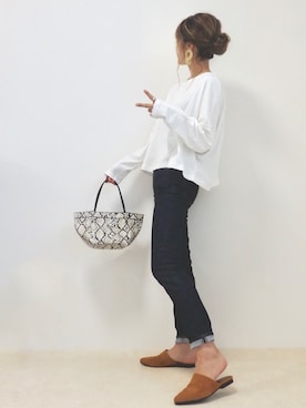 「ISOOK（アイスー）のアイテム（Tシャツ/カットソー）」を使った、emaさん（レディース・153cm）の秋コーディネート