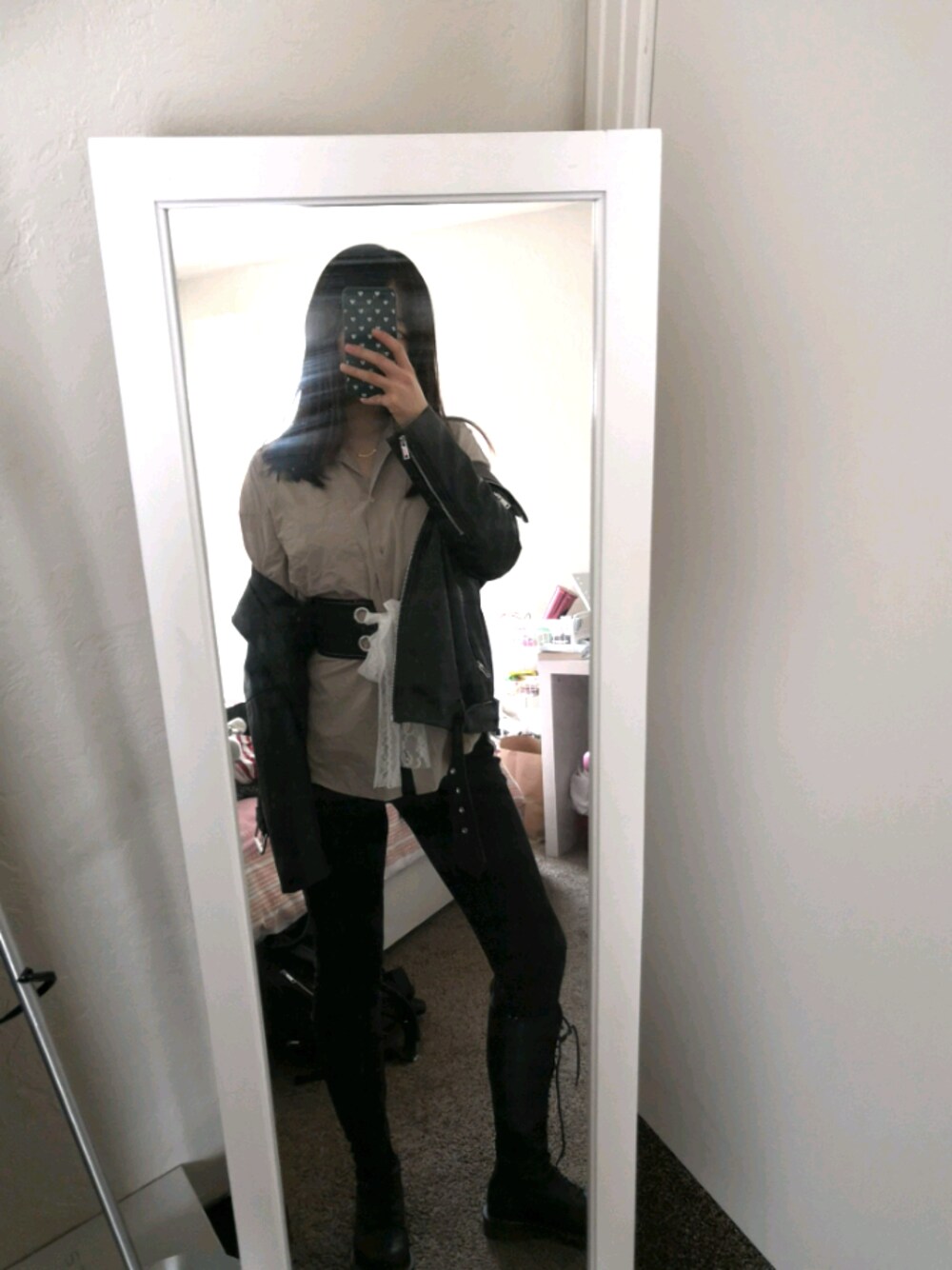「school」｜「UNIQLOのアイテム（シャツ/ブラウス、ベージュ系）」を使った、RANRRさん（レディース・168cm）の春コーディネートの1枚目の写真
