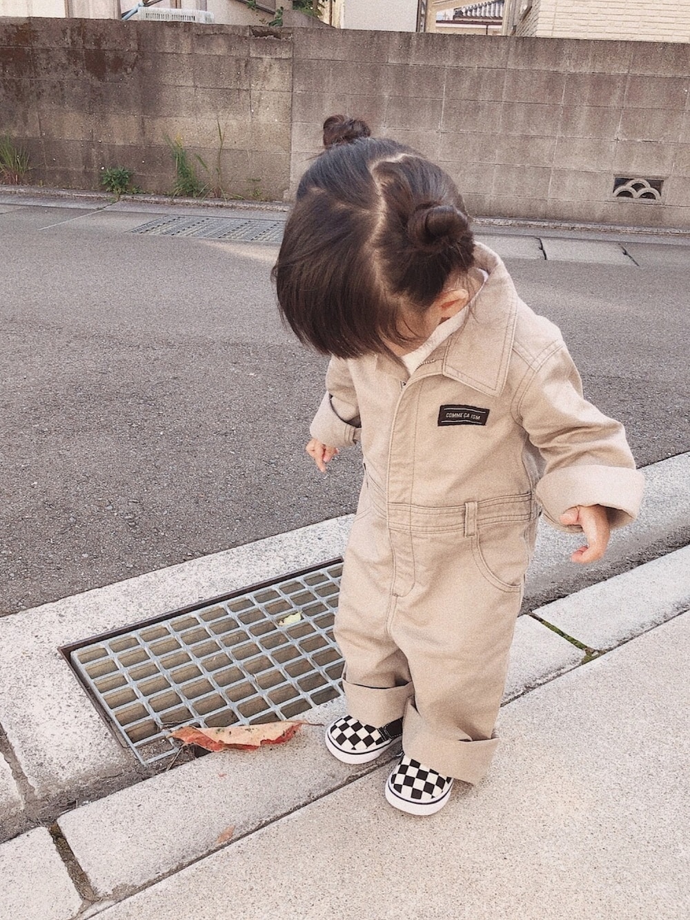 「女の子、女の子コーデ、キッズコーデ、1歳7ヶ月、フォロー、イイネ、お気に入り登録お願いします♡」｜「apres les coursのアイテム（Tシャツ/カットソー、ホワイト系）」を使った、ゆのちさん（キッズ・80cm）の秋コーディネートの1枚目の写真