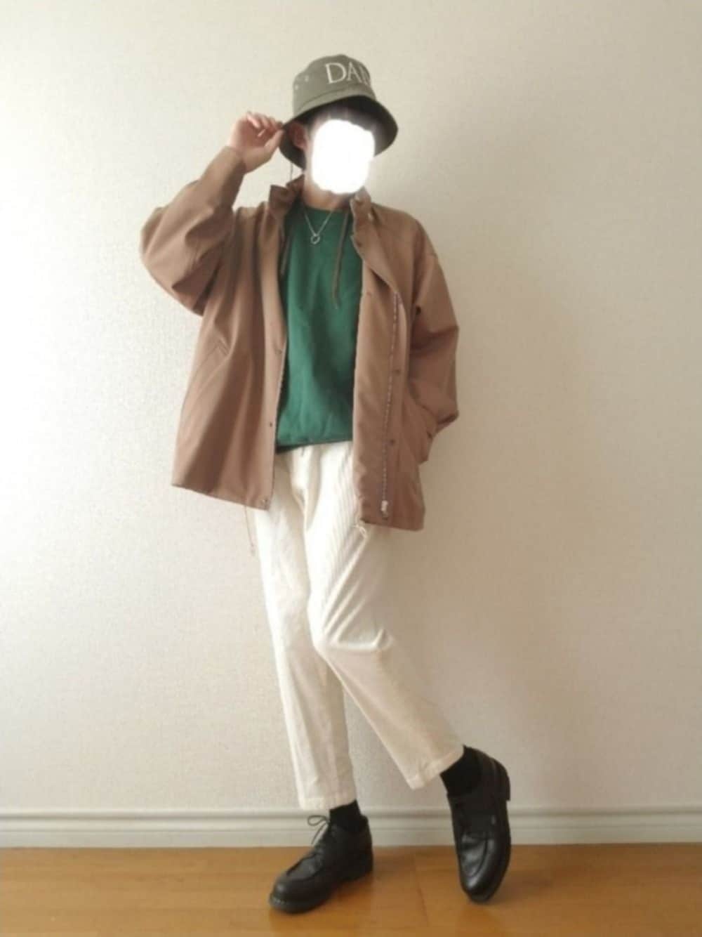 「バケットハット、ブルゾン、スウェット、コーデュロイパンツ、革靴、シンプル、ブラウン色に染まれ、大人カジュアル、カジュアル、おしゃれさんと繋がりたい」｜「CHRISTIAN DADAの■別注■CHRISTIAN DADA×MIDWEST EXCLUSIVE “DADA EMBROIDERY”バケットハット（ハット、ブラウン系）」を使った、bouさん（メンズ・176cm）の冬コーディネートの1枚目の写真