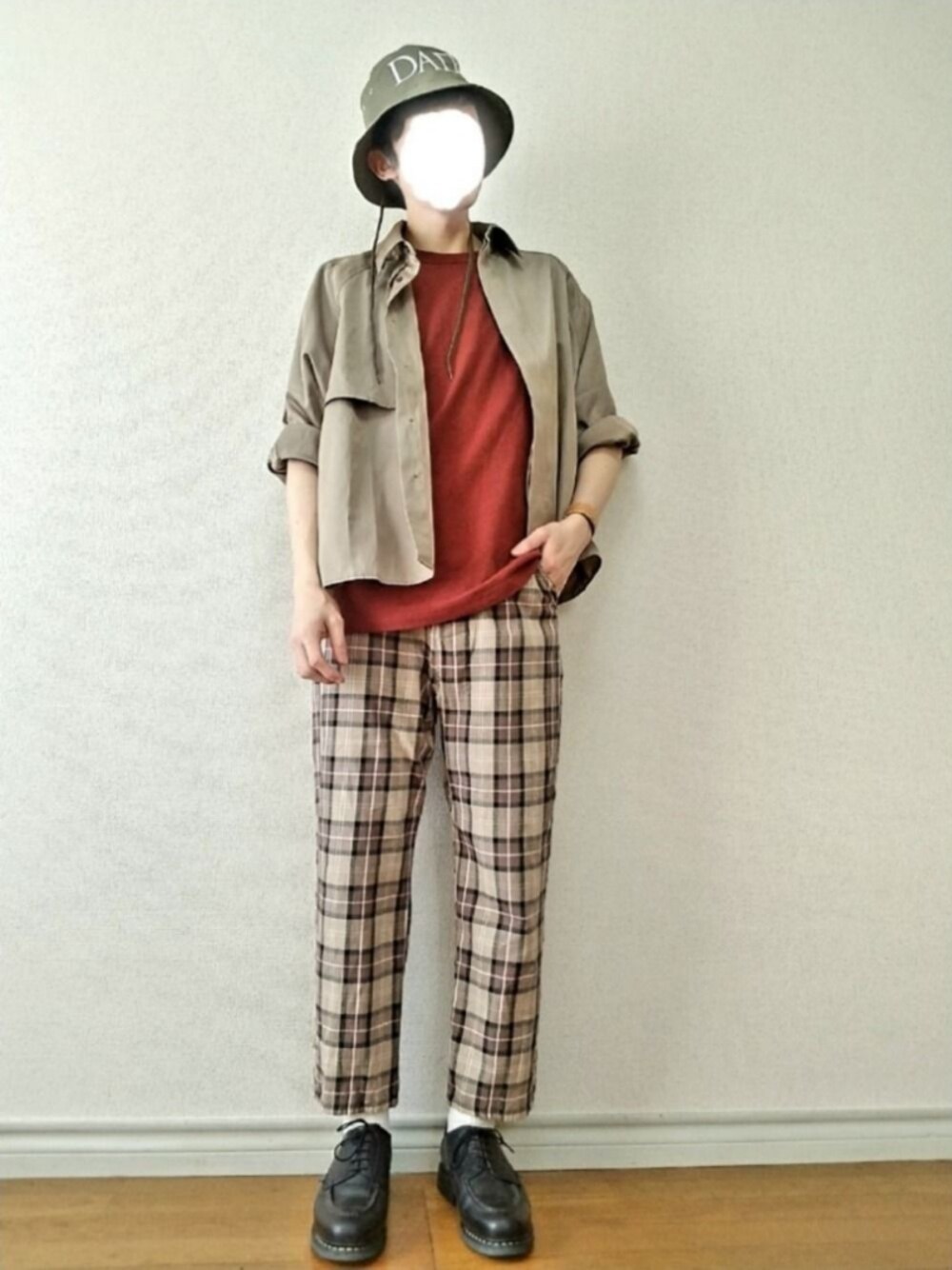 「バケットハット、ミリタリー、シャツスタイル、チェックパンツ、革靴、おしゃれさんと繋がりたい、いいね、save、フォローお願いします🤑、大人カジュアル、はるコーデ、シンプル」｜「CHRISTIAN DADAの■別注■CHRISTIAN DADA×MIDWEST EXCLUSIVE “DADA EMBROIDERY”バケットハット（ハット、ブラウン系）」を使った、bouさん（メンズ・176cm）の春コーディネートの1枚目の写真
