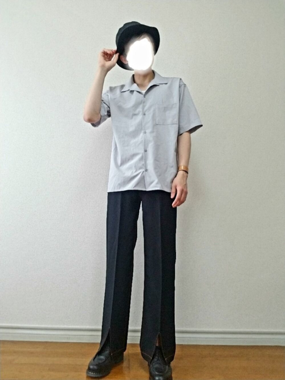 「バケットハット、オープンカラーシャツ、フレアパンツ、革靴、モノトーン、シンプルコーデ、いいね、save、フォローお願いします🤑、お洒落さんとつながりたい、はるコーデ、きれいめカジュアル」｜「ALLEGEのアイテム（ハット、ブラック系）」を使った、bouさん（メンズ・176cm）の春コーディネートの1枚目の写真