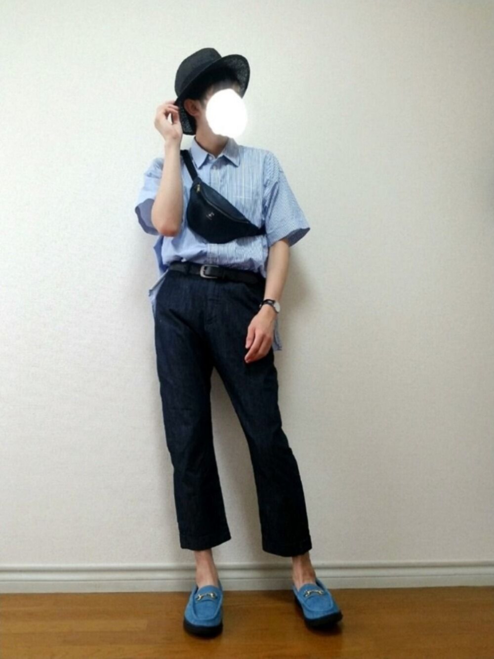 「ペーパーハット、ストライプシャツ、スラックス、ローファー、ショルダーバッグ、夏、おしゃれさんと繋がりたい、きれいめカジュアル、シンプル、ネイビー」｜「GRILLOの＜GRILLO＞ PAPER HAT/ハット о（ハット、ブラック系）」を使った、bouさん（メンズ・176cm）の夏コーディネートの1枚目の写真