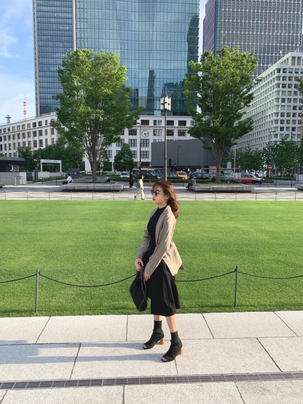 「who's who chico、snidel、FRAY I.D」｜「SNIDELのスタンドカラーシルエットワンピース（ワンピース、ブラック系）」を使った、yukiさん（レディース・158cm）の秋コーディネートの1枚目の写真