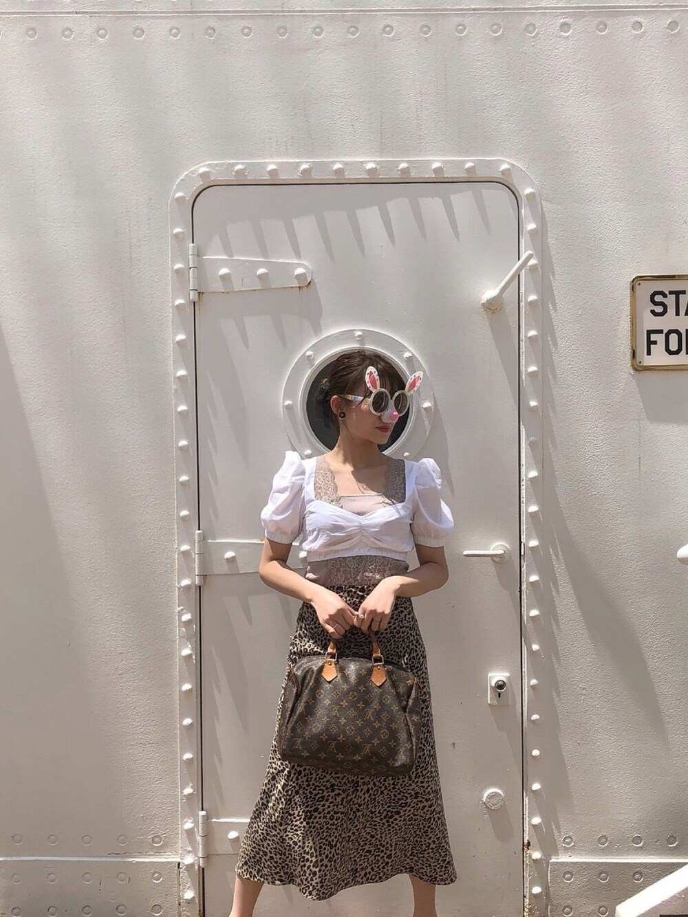 「おしゃれさんと繋がりたい」｜「OmekashiのVレースフレンチプルオーバー（Tシャツ/カットソー、グレー系）」を使った、yukiさん（レディース・158cm）の秋コーディネートの1枚目の写真