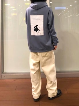 「バックプリント」｜「アイテム（デニムパンツ）」を使った、tokkiiさん（メンズ・170cm）の冬コーディネート