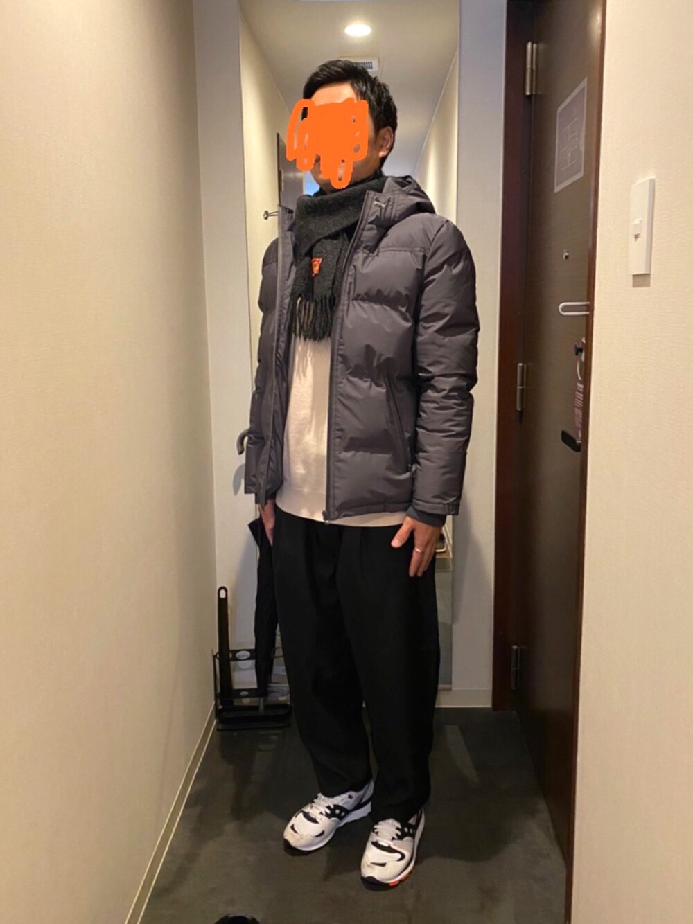 「Rocky Monroeのシームレスダウンジャケット（ダウンジャケット/コート、グレー系）」を使った、Kenさん（メンズ・170cm）の冬コーディネートの1枚目の写真