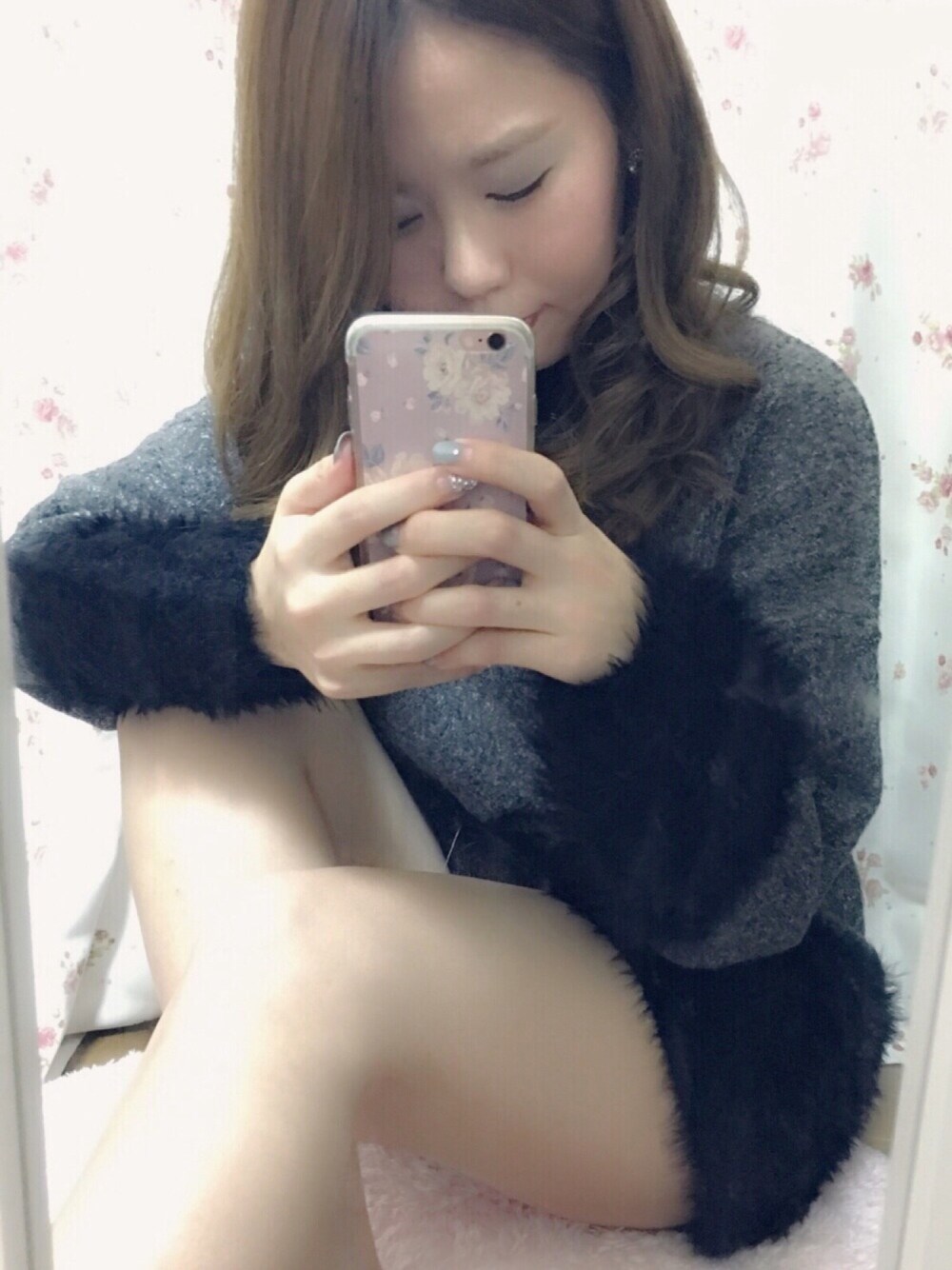 「シャギーニット、黒、dazzlin」｜「dazzlinのシャギー切替ニットチュニック（ニット/セーター、ブラック系）」を使った、まりりさん（レディース・153cm）の冬コーディネートの1枚目の写真