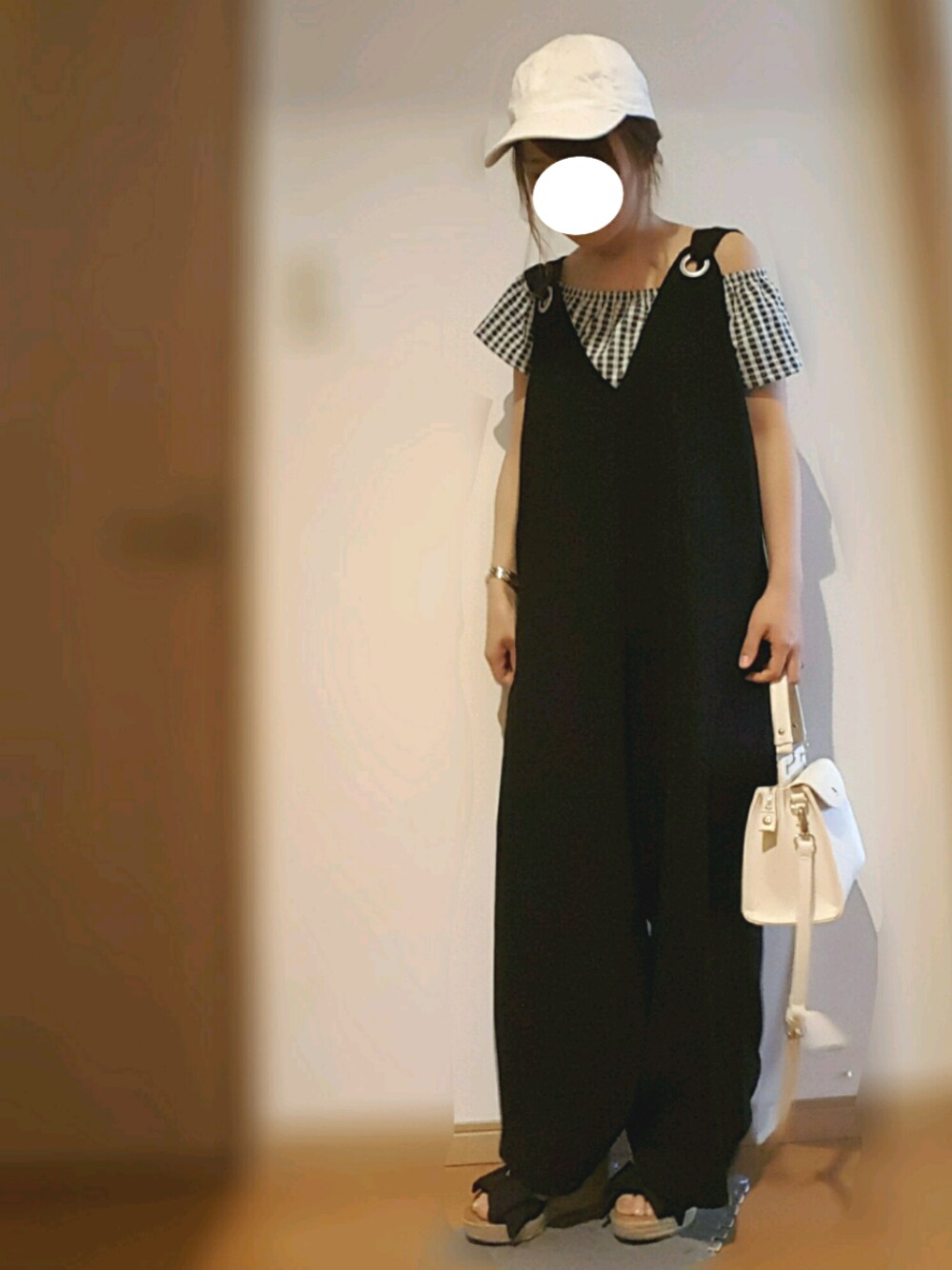 「夏、ootd、ビッグシルエット、サロペット、ギンガムチェック、キャップ、オフショルダー、オトナカジュアル、Doシンプル部、チビーズ✳︎」｜「ありがとうございます😭💕のアイテム（福袋/福箱、その他）」を使った、あ やさん（レディース・147cm）の春コーディネートの1枚目の写真