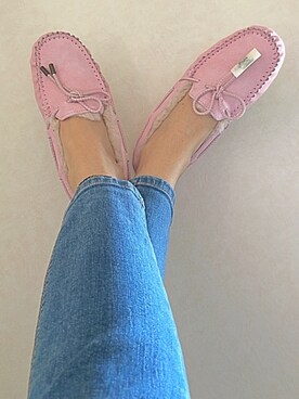 「UGG（アグ）のアイテム（スリッポン、ピンク系）」を使った、momさん（レディース・160cm）の秋コーディネート