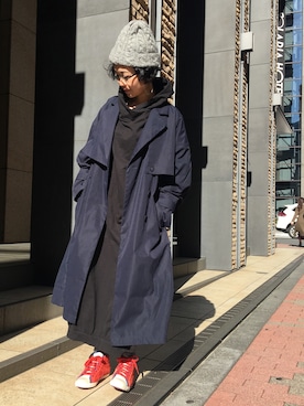 「黒ワンピ」｜「アイテム（トレンチコート）」を使った、aikoさん（レディース・158cm）の冬コーディネート