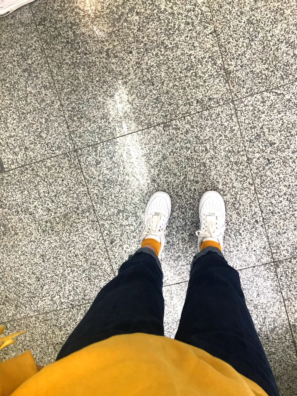 「NIKE Air Flightのアイテム（スニーカー、ホワイト系）」を使った、枫枫枫yuさん（レディース・162cm）の秋コーディネートの1枚目の写真