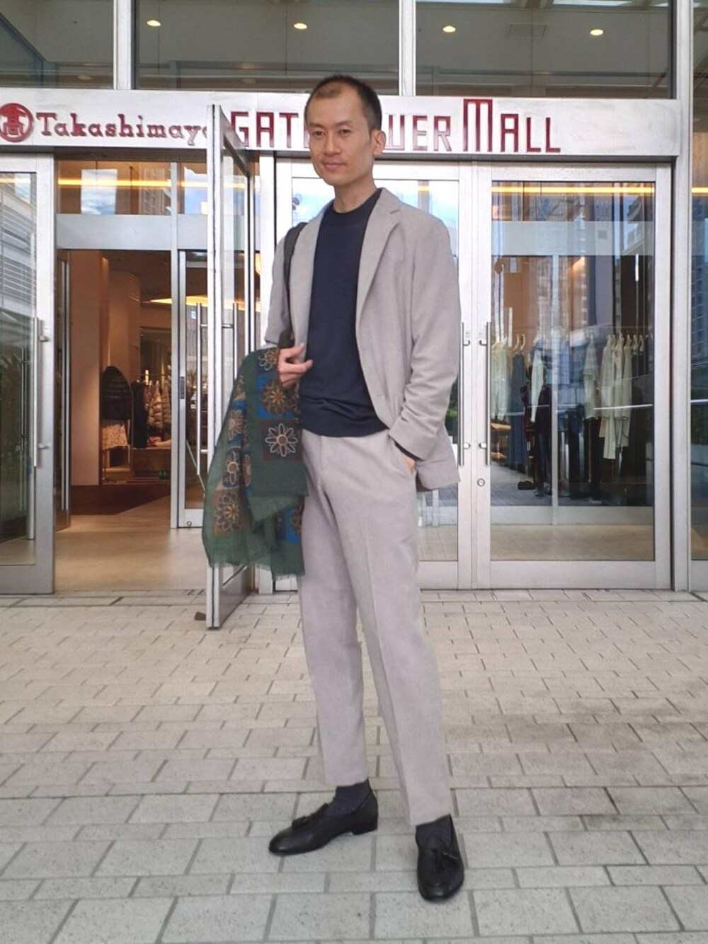 「セットアップ、👟バッグ、ベーシック/トラッド」｜「UNITED ARROWSの＜UNITED ARROWS＞ マイクロファイバー コンビ トートバッグ TATE†（トートバッグ、グリーン系）」を使った、モリタさん（メンズ・172cm）の秋コーディネートの1枚目の写真