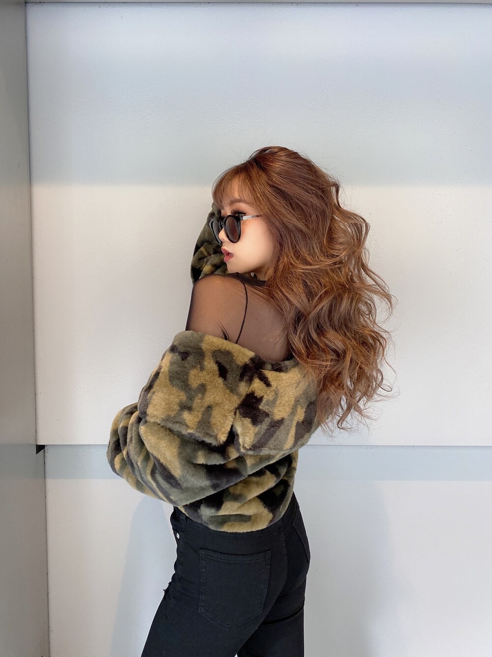 「GYDA、スタッフコーデ」｜「GYDAのハイネックシアーＴＯＰＳ（Tシャツ/カットソー、ブラック系）」を使った、mikuさん（レディース・160cm）の秋コーディネートの1枚目の写真