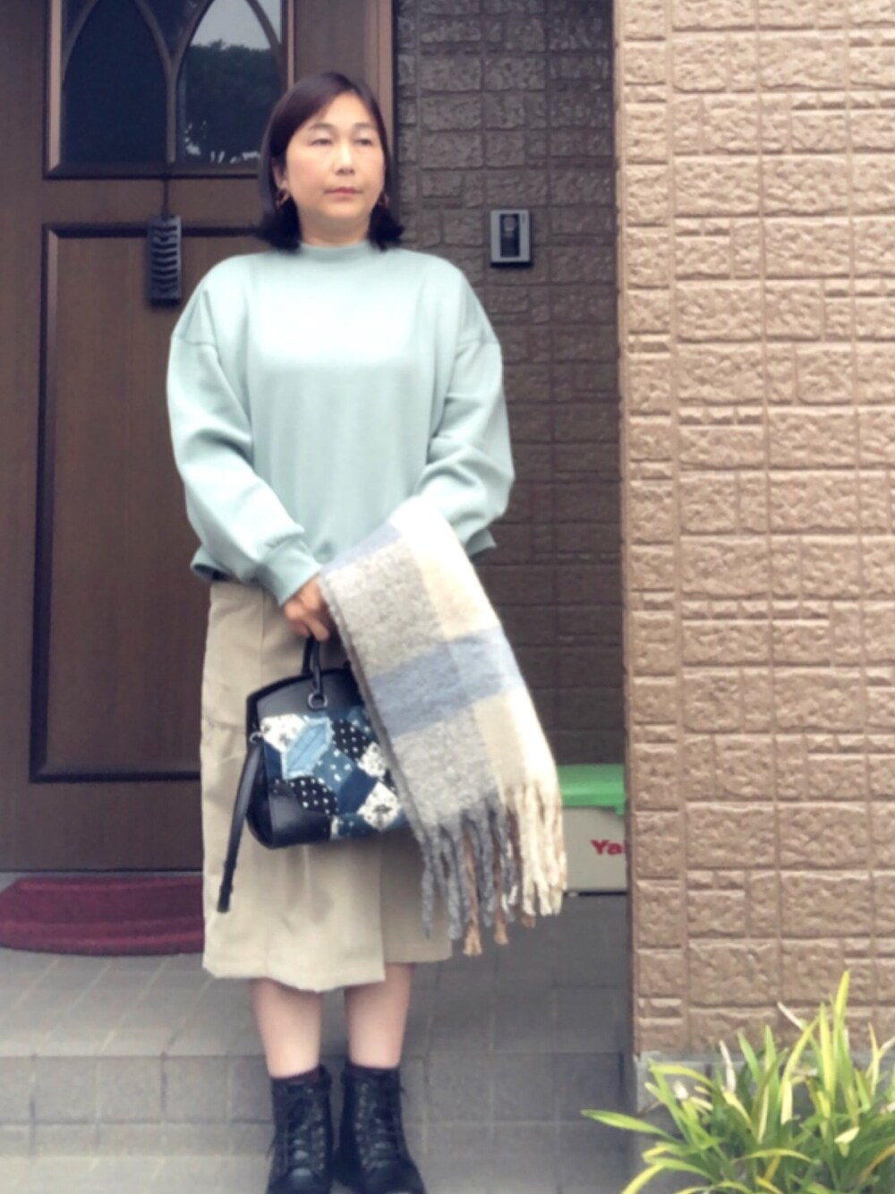 「オトナカジュアル、コーデュロイ、プチプラのあや×しまむら、しまむらコーデ、あわいろコーデ、アラフィフ、オトナ女子、ブーツ、GU」｜「GUのアイテム（スウェット、ブルー系）」を使った、tatoさん（レディース・160cm）の秋コーディネートの1枚目の写真