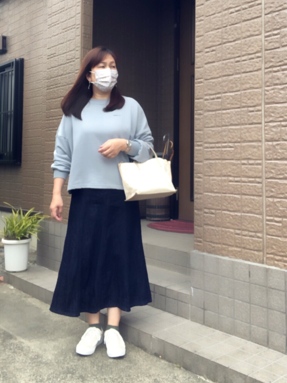 「プチプラコーデ、大人女子、しまむらコーデ、terawearemu、アラフィフ」｜「しまむらのアイテム（トートバッグ、ベージュ系）」を使った、tatoさん（レディース・160cm）の春コーディネートの1枚目の写真