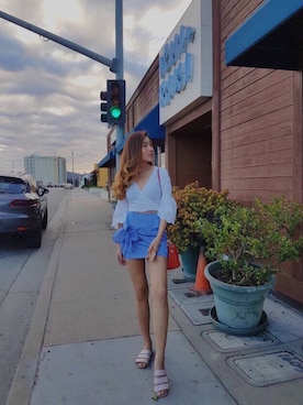 「アイテム（スリッポン、その他）」を使った、Jasmine Hengさん（レディース・165cm）の秋コーディネート