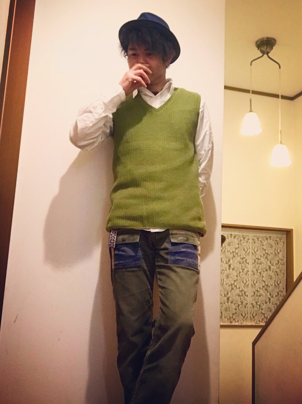 「休日スタイル、シンプルコーデ、カジュアル、コーデュロイ、ニットベスト」｜「CiNQ deux CINQのアイテム（ベスト、グリーン系）」を使った、BABUさん（メンズ・168cm）の冬コーディネートの1枚目の写真