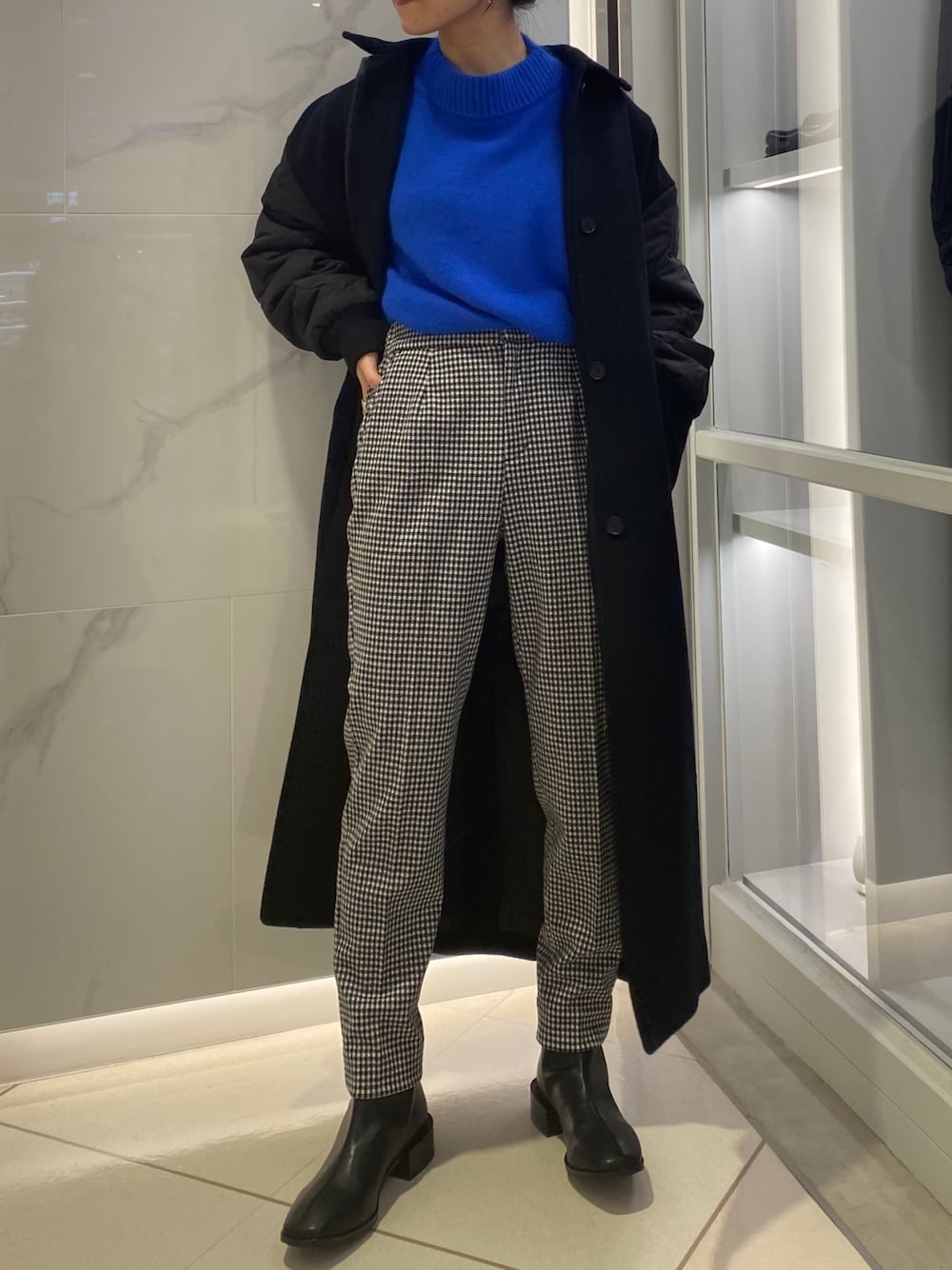 「キルティングコート、ロングコート、ブルーニット、アンゴラニット、ezick、テーパードパンツ、チェックパンツ、大人カジュアル、低身長、ブーツ」｜「Ezickのウォームテーパードパンツ（その他パンツ、その他）」を使った、simさん（レディース・151cm）の秋コーディネートの1枚目の写真