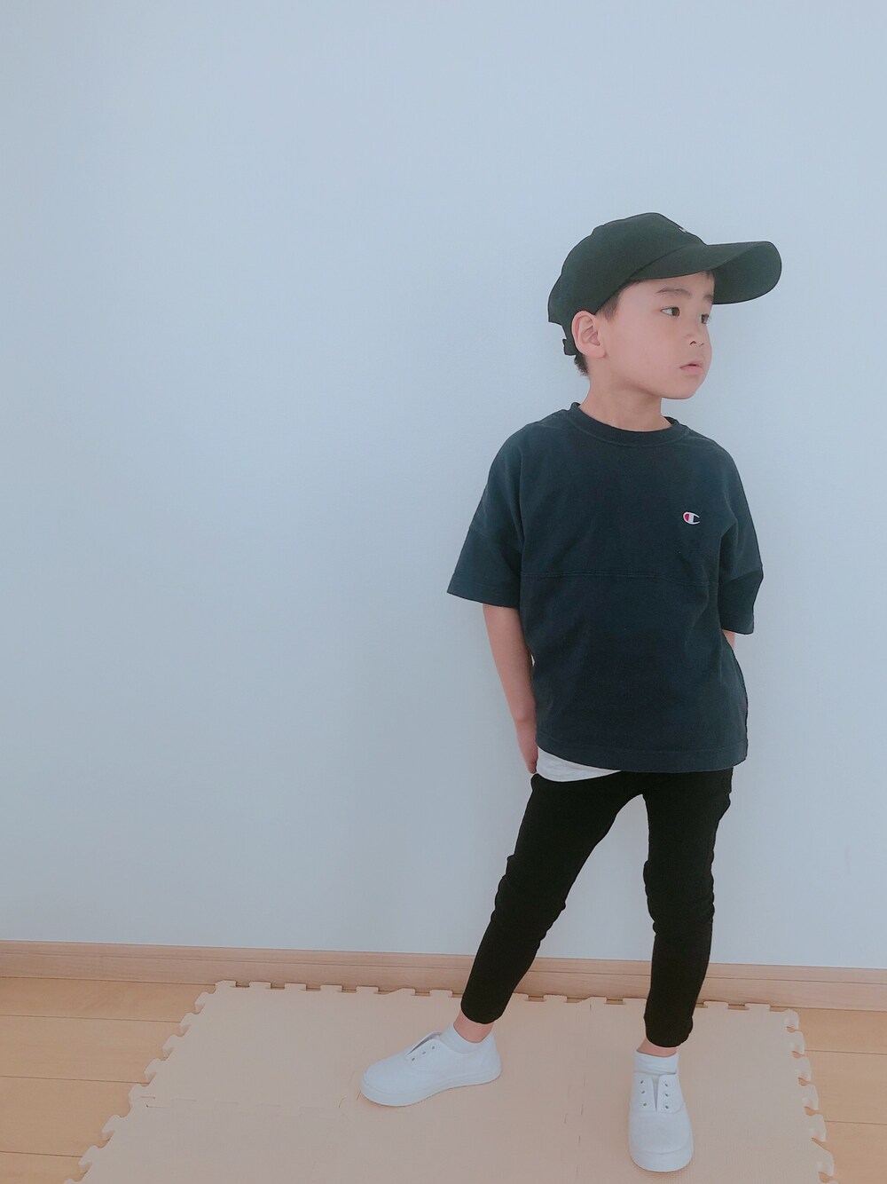 「kids、キッズコーデ、ブランシェス、Champion、春夏コーデ、男の子、男の子コーデ、Tシャツ、スキニー」｜「HeMの＜WEB限定＞【HeM/ヘム】ロゴキャップ（キャップ、ブラック系）」を使った、Skyblueさん（キッズ・110cm）の春コーディネートの1枚目の写真
