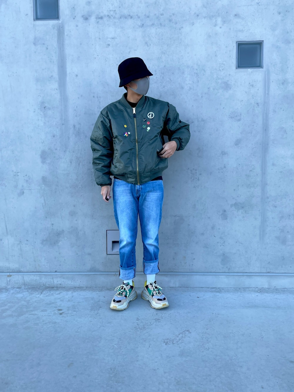 「おしゃれさんと繋がりたい、バケットハット、BALENCIAGA、balenciaga triple s」｜「H&Mのアイテム（ハット、ブラック系）」を使った、 SSS【相互フォロー】さん（メンズ・174cm）の春コーディネートの1枚目の写真
