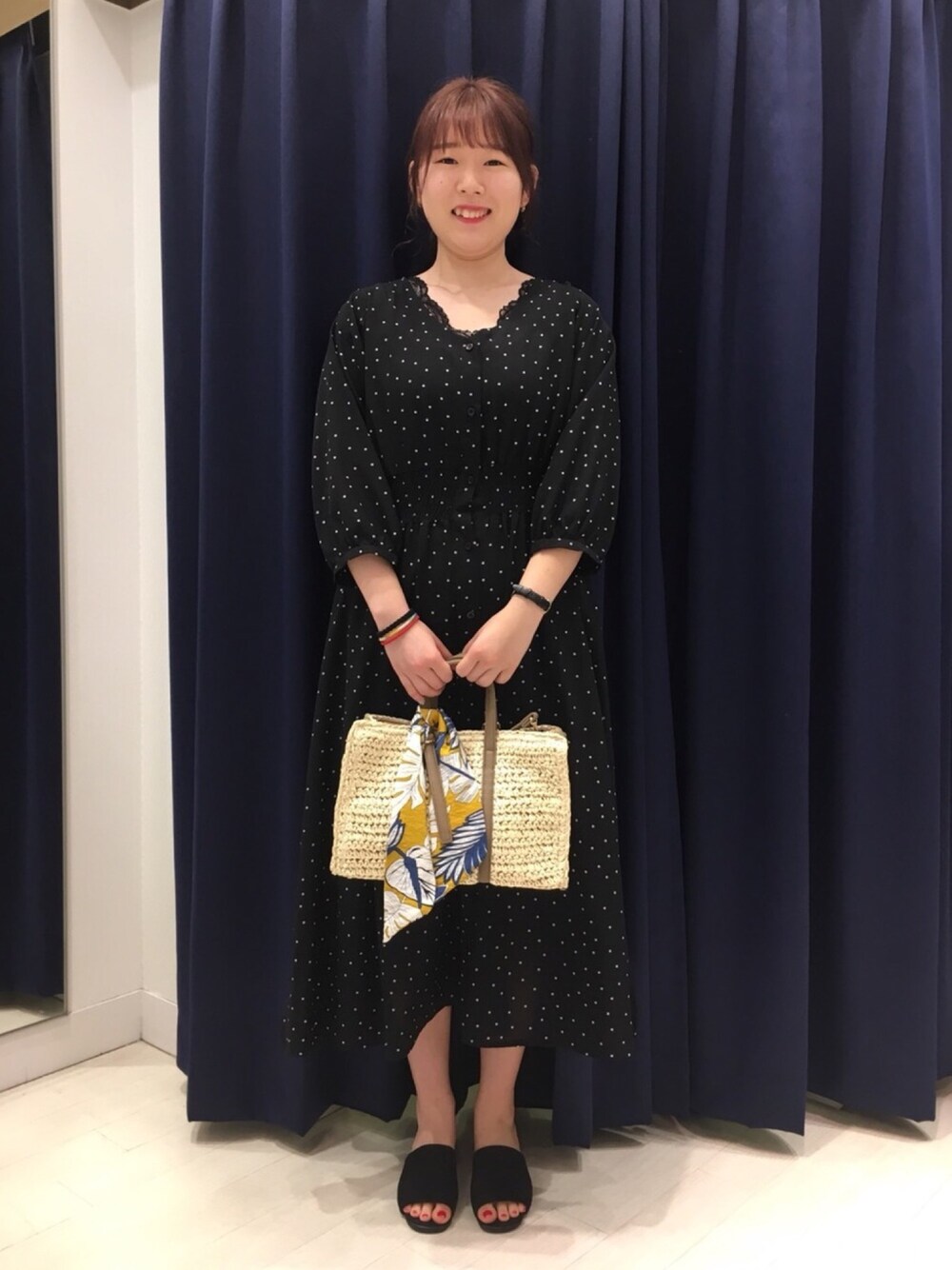 「MEW'S REFINED CLOTHES、ミューズリファインドクローズ、ミューズ、ミューズootd、ootd、夏コーデ、プチプラ、シンプルコーデ、ワンピース、MEW'S銀座インズ店」｜「MEW'S REFINED CLOTHESのドット柄インナー付ワンピース（ワンピース、ブラック系）」を使った、MEWS REFINED CLOTHES OFFICIALさん（レディース・160cm）の春コーディネートの1枚目の写真