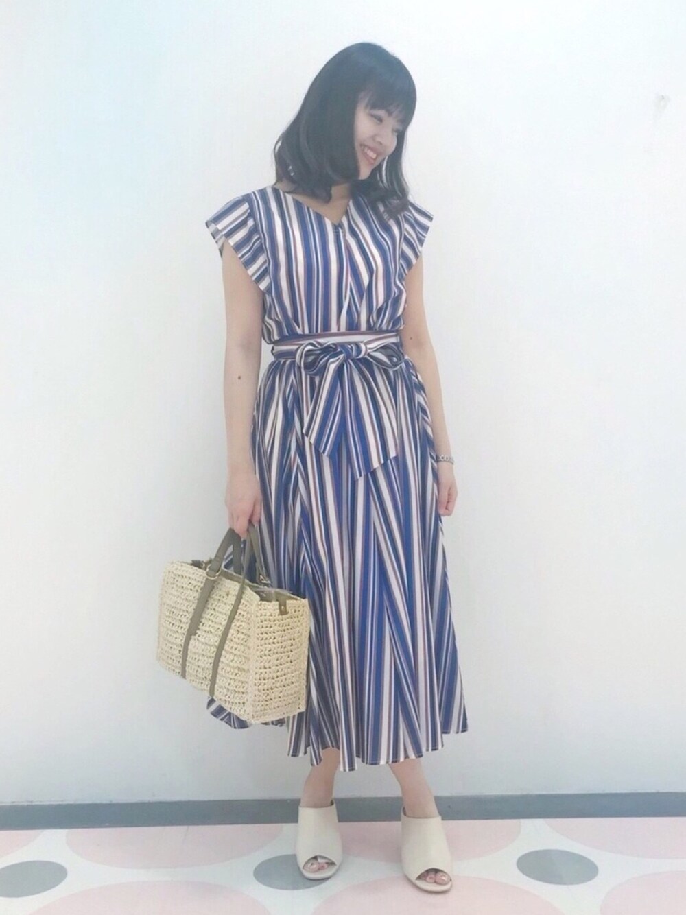 「MEW'S REFINED CLOTHES、ミューズリファインドクローズ、ミューズ、ミューズootd、プチプラ、夏コーデ、休日スタイル、シンプル、セットアップ、MEW'S松坂屋名古屋店」｜「MEW'S REFINED CLOTHESのエアリー抜衿ブラウス（シャツ/ブラウス、ブルー系）」を使った、MEWS REFINED CLOTHES OFFICIALさん（レディース・162cm）の春コーディネートの1枚目の写真