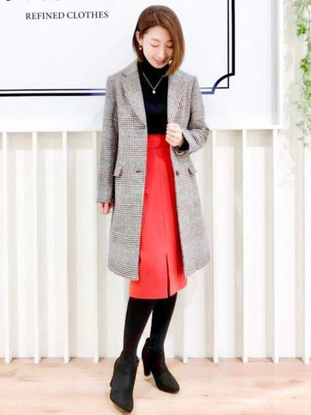 「チェック、タイトスカート、チェスターコート、赤、グレンチェック、ミューズ、ミューズリファインドクローズ、MEW’S」｜「MEW'S REFINED CLOTHESのチェックチェスターコート（チェスターコート、ホワイト系）」を使った、MEWS REFINED CLOTHES OFFICIALさん（レディース・159cm）の秋コーディネートの1枚目の写真