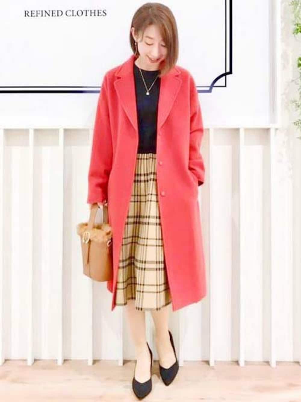「チェスターコート、赤、チェックスカート、ドッキングワンピ、ミューズ、MEW’S」｜「MEW'S REFINED CLOTHESのチェックジャガードニットワンピース（ワンピース、イエロー系）」を使った、MEWS REFINED CLOTHES OFFICIALさん（レディース・159cm）の冬コーディネートの1枚目の写真