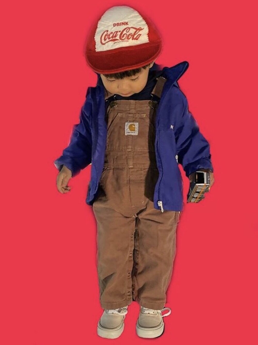 「スニーカー、カジュアルコーデ、ストリート、今日のコーデ、THE NORTH FACE、キャップ、古着、マウンテンパーカー、古着MIX、ヴィンテージ」｜「Carharttのアイテム（サロペット/オーバーオール、ブラウン系）」を使った、かなちょろさん（キッズ・90cm）の冬コーディネートの1枚目の写真