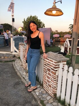 「no brand（ノーブランド）のアイテム（デニムパンツ、ブルー系）」を使った、Wipapond Jan Chenさん（レディース・167cm）の冬コーディネート