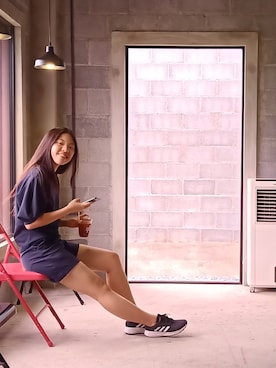 「blue」｜「アイテム（アナログ腕時計）」を使った、Wipapond Jan Chenさん（レディース・167cm）の夏コーディネート