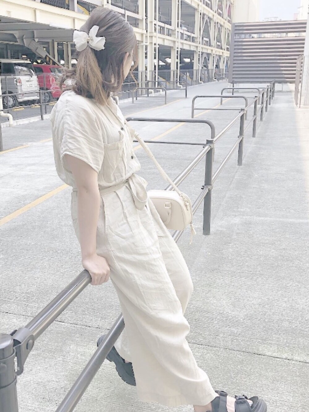「大人カジュアル、オトナ女子、ラフ、低身長、シンプル、JEANASiS」｜「JEANASISのリネンカイキンコンビネゾン/837588（つなぎ/オールインワン、ホワイト系）」を使った、chanyuicodeさん（レディース・148cm）の冬コーディネートの1枚目の写真