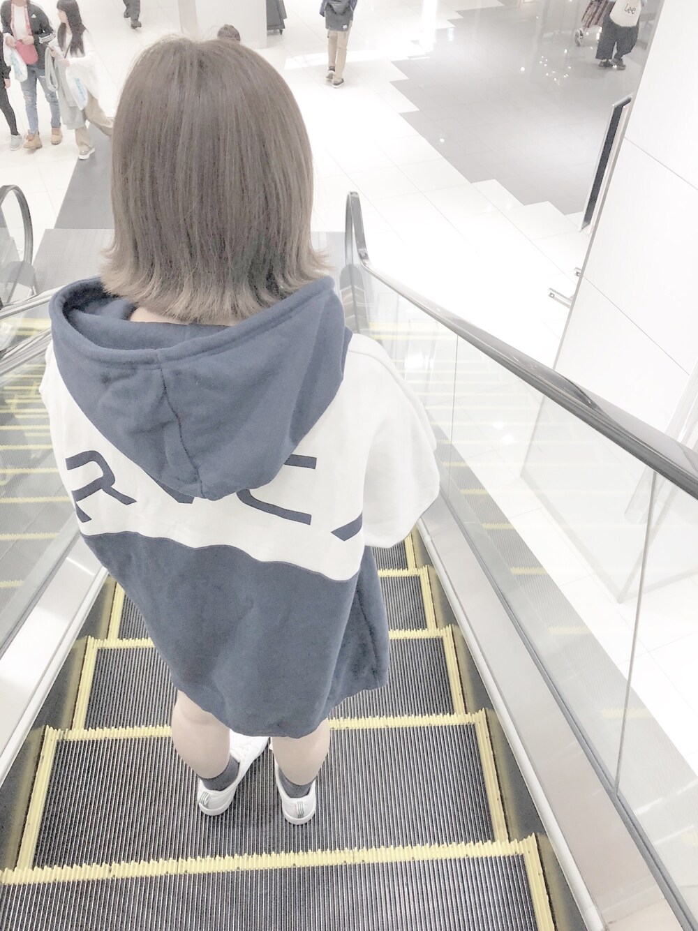 「ラクチンコーデ、おしゃれさんと繋がりたい、スニーカーコーデ、カジュアルコーデ、低身長、ビックシルエット、メンズパーカー」｜「RVCAのRVCA BLOCK PO（パーカー、ブルー系）」を使った、chanyuicodeさん（レディース・148cm）の冬コーディネートの1枚目の写真
