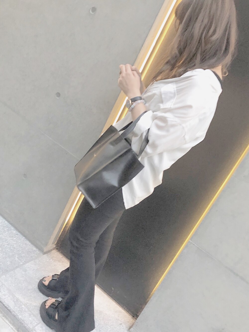 「シンプルコーデ、フレアパンツ、低身長コーデ、おしゃれさんと繋がりたい、フォローミー、follow」｜「RODEO CROWNS WIDE BOWLのレザー スクウェア バッグ（トートバッグ、ブラック系）」を使った、chanyuicodeさん（レディース・148cm）の春コーディネートの1枚目の写真