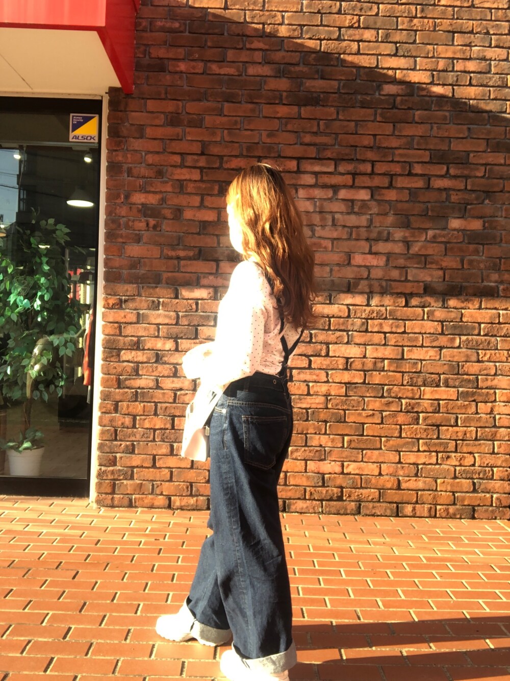 「ラブアンドピース2020、秋のコーデ、オーバーサイズ、カジュアルコーデ、休日スタイル、秋服、低身長」｜「UNIQLOのレーヨンエアリープリントブラウス（長袖）（シャツ/ブラウス、ホワイト系）」を使った、chanyuicodeさん（レディース・148cm）の秋コーディネートの1枚目の写真