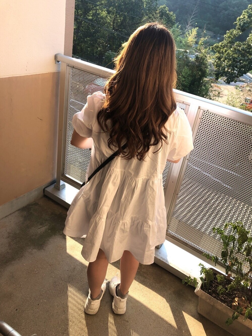「ラブアンドピース2020、低身長コーデ、おしゃれさんと繋がりたい、ワンピース、ZARA、シンプル、ホワイト」｜「GUCCIのGucci - 〔ggマーモント〕 キルティングレザー ショルダーバッグ - women - レザー/metal/マイクロファイバー - ワンサイズ（ショルダーバッグ、ブラック系）」を使った、chanyuicodeさん（レディース・148cm）の秋コーディネートの1枚目の写真